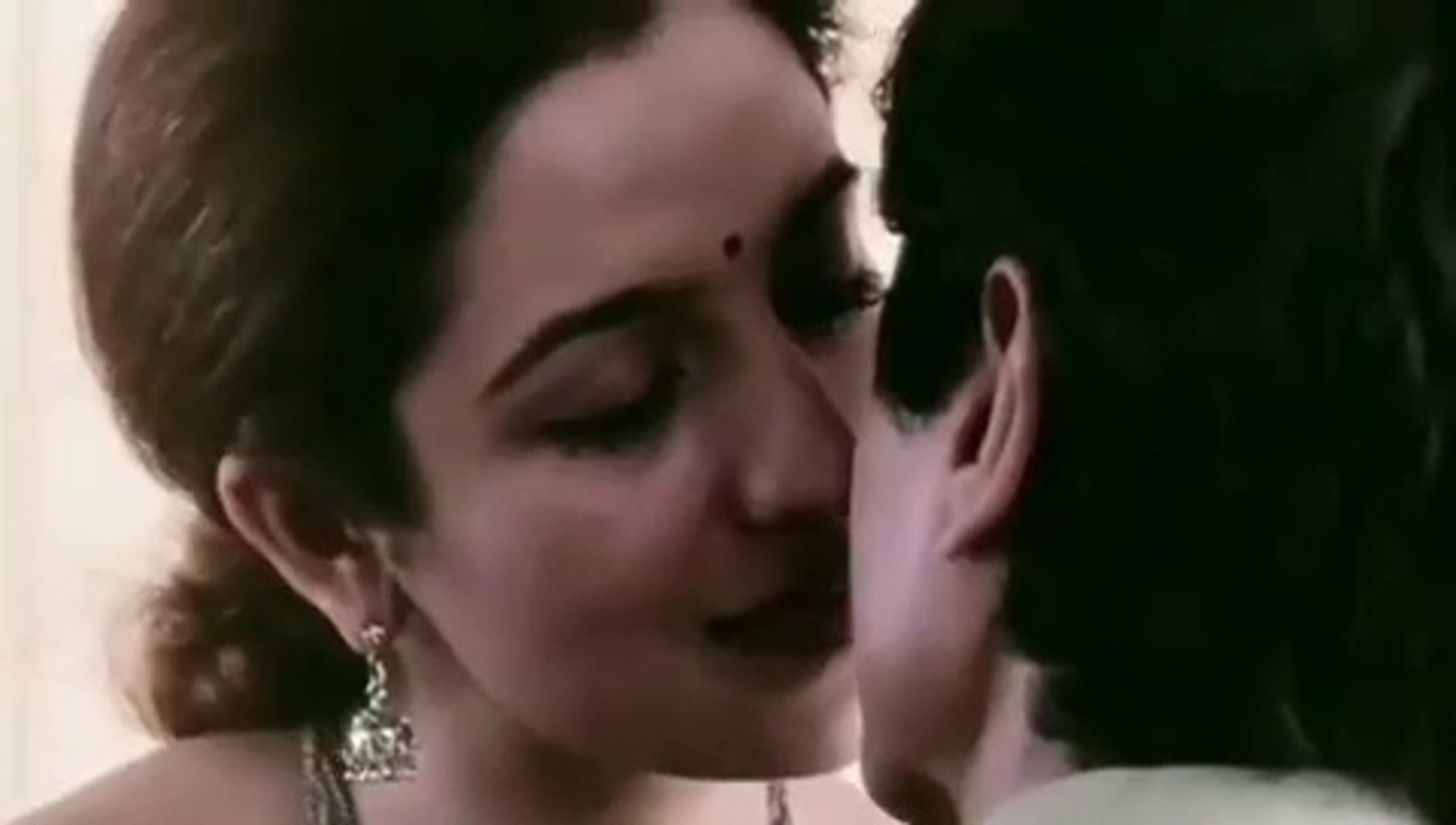 tisca-chopra-hot-kiss very hot viral