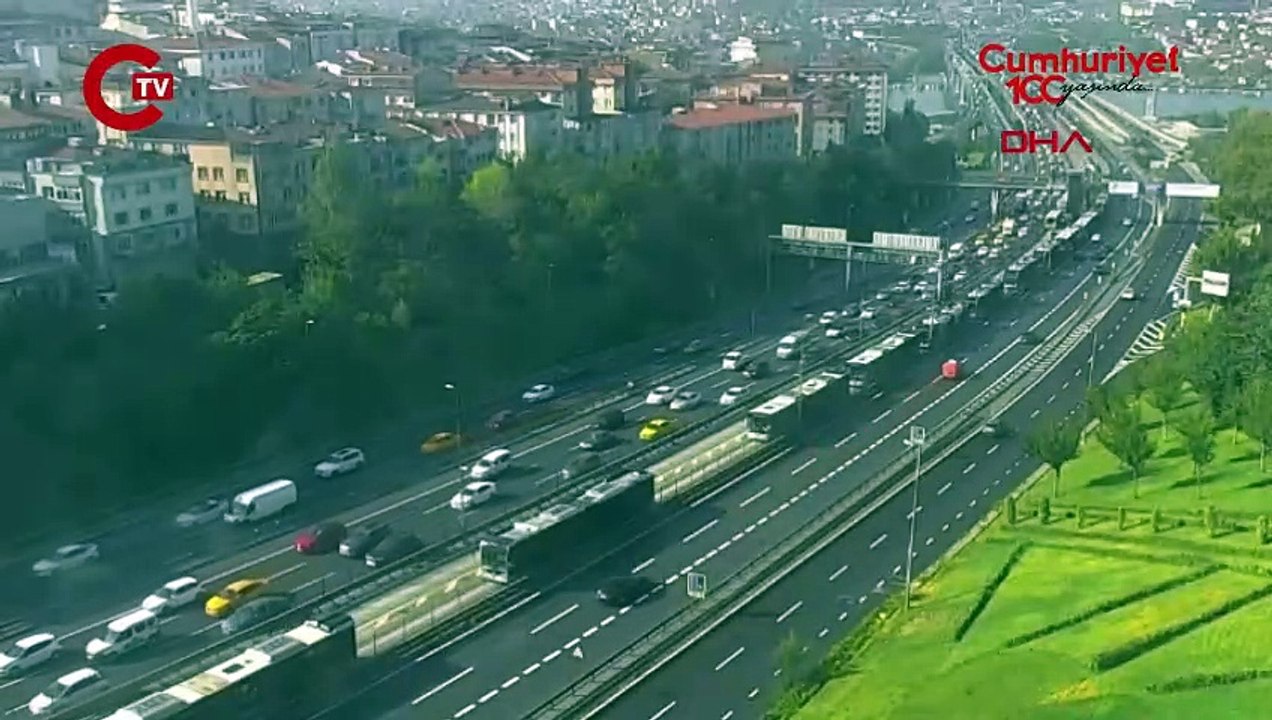 İstanbul'da metrobüs yangını!
