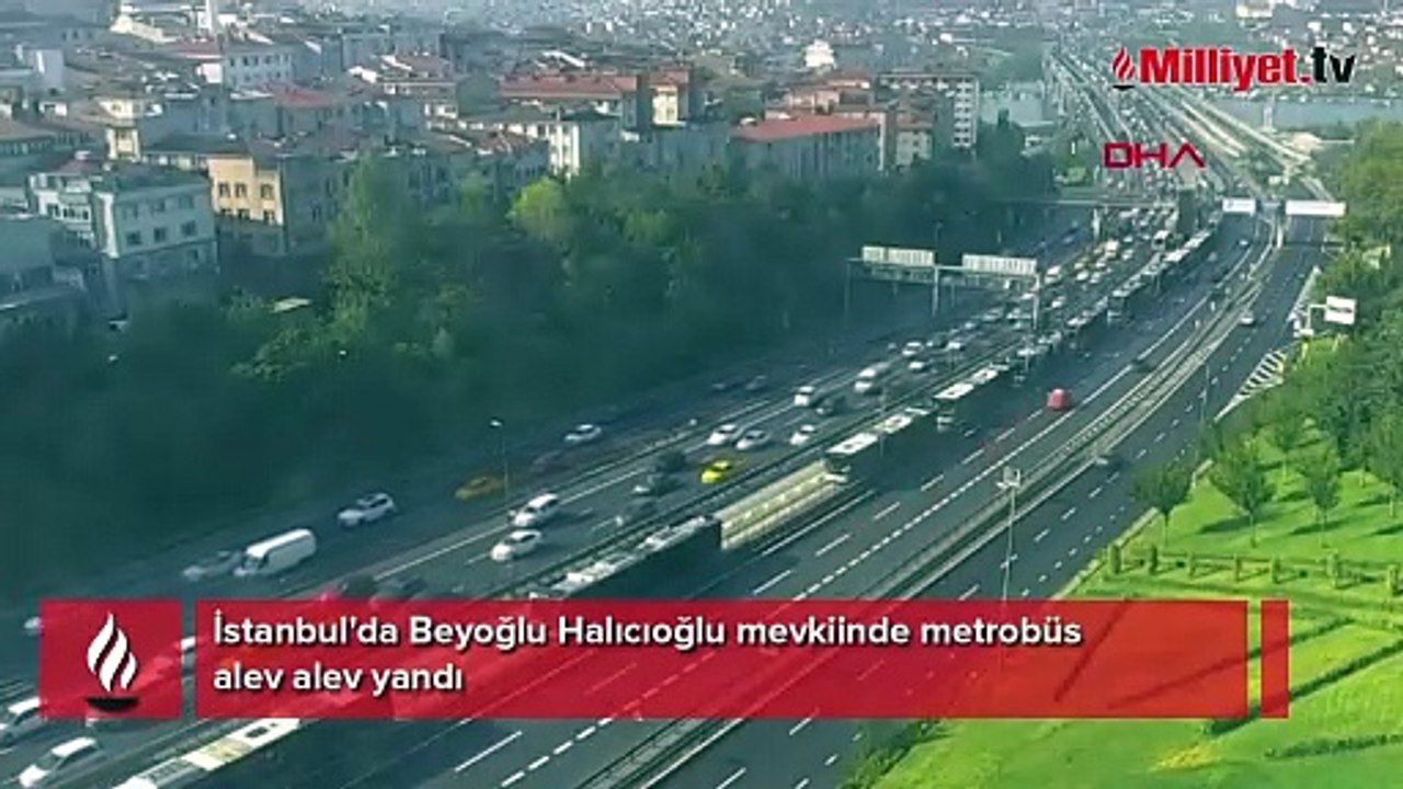 İstanbul'da metrobüs yangını! Yolcular tahliye edildi