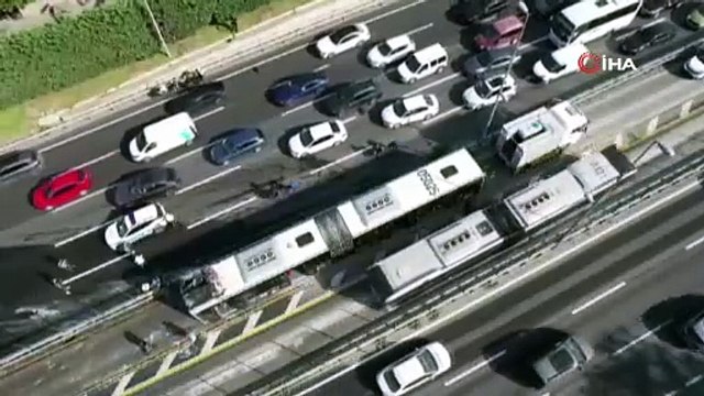 İstanbul'da metrobüs alev aldı