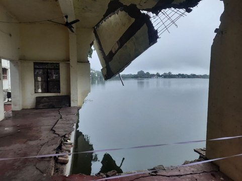 Video : बूंदी में ढाई घंटे झमाझम बारिश, नैनवां में नीलकंठ महादेव मंदिर का बरामद ढहा