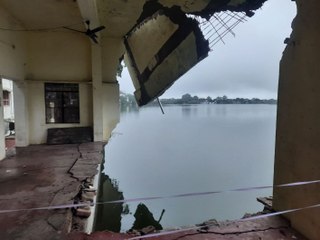 Video : बूंदी में ढाई घंटे झमाझम बारिश, नैनवां में नीलकंठ महादेव मंदिर का बरामद ढहा
