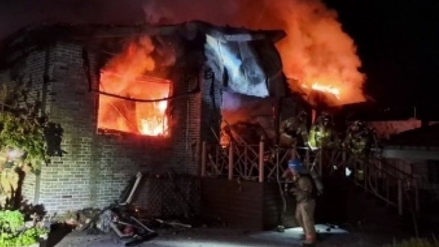 새벽 전남 구례 주택 화재...노부부 참변 / YTN