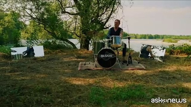 Giusy Ferreri nella nuova band Bloom: il video del singolo La Vita Danza