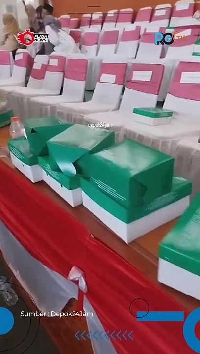 Suasana Ruang Sidang Gedung DPRD Kota Depok penuh sampah