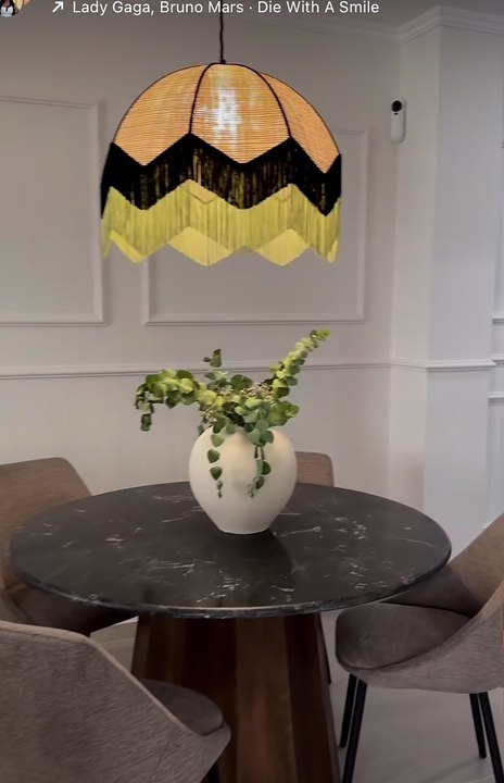 Isa Pantoja y Asraf Beno nos cuelan en su nueva casa: de la actual cocina al bonito dormitorio de su hijo