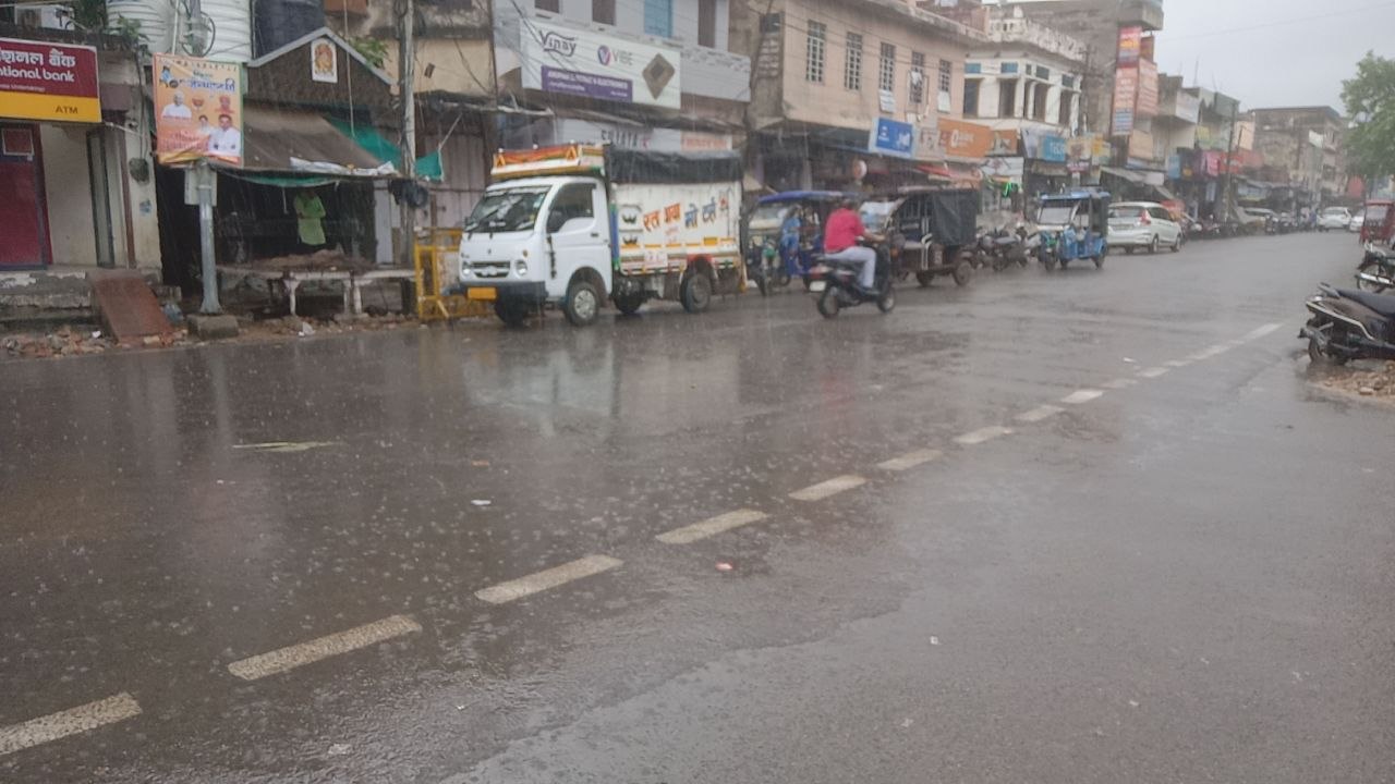 अलवर में हुई बारिश; मौसम विभाग ने अगले कुछ दिनो...