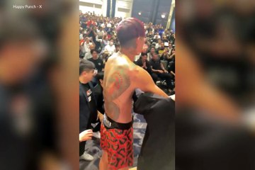 Ryan García ha sido el blanco de un kickboxer japonés que, al evadir a su oponente, lo desafió en medio del público.