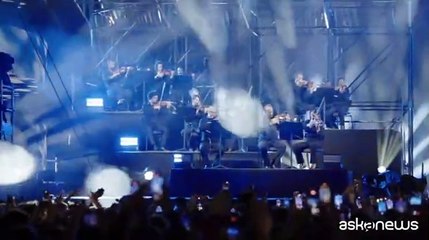 Lazza in Live Outside San Siro with Orchestra, Sfera Ebbasta & Ghali 🎶
