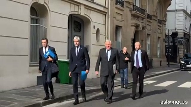 Francia, Barnier inizia le consultazioni per formare il governo