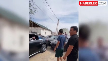 Güzelim arabaları mahvettiler! Otomobil fiyatlarının ucuz olduğu bir garip düğün konvoyu