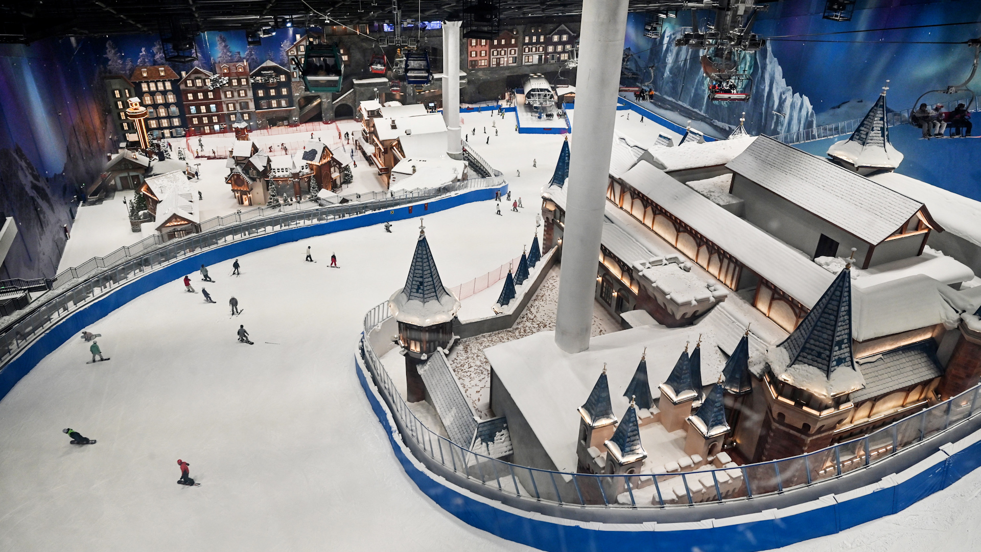 La Chine inaugure la plus grande piste de ski en intérieur du monde