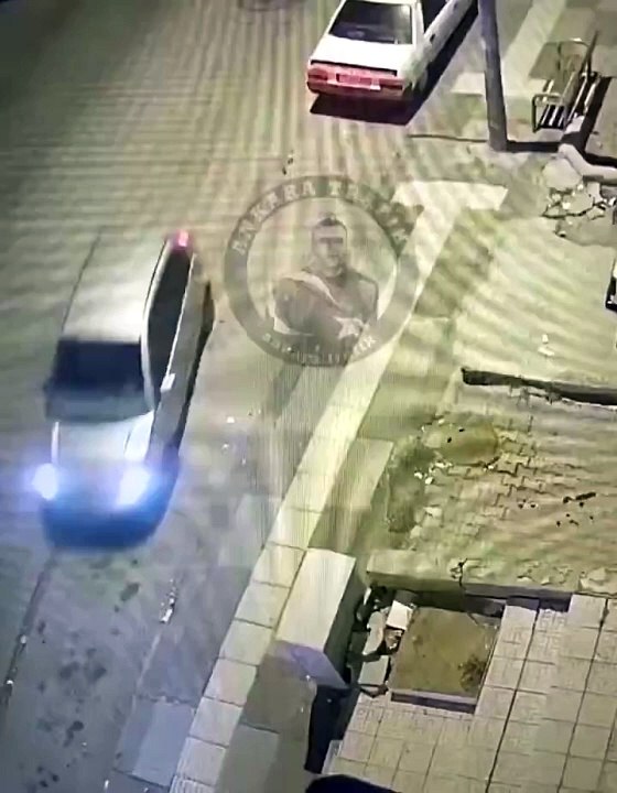 Yoldan Karşıya Yavaş Geçen Yaşlı Adama Kafa Attı