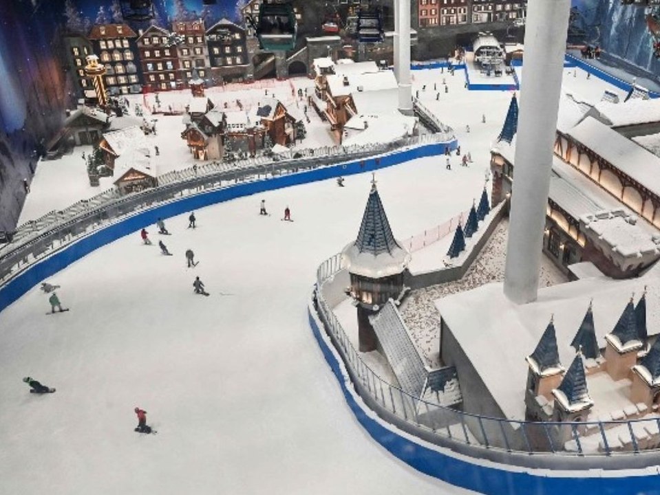 Shanghai: Größtes Indoor-Skiresort der Welt eröffnet