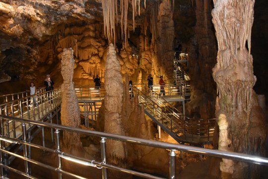 Yaz aylarının serinlik durağı Karaca Mağarası
