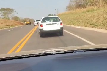 Condutor relata de dores na cabeça após capotamento na PR-323, em Umuarama