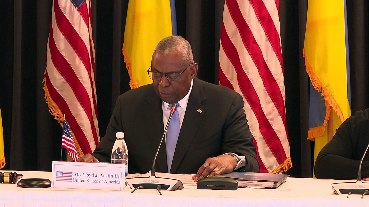 Selenskyj bittet in Ramstein persönlich um mehr Hilfe für die Ukraine