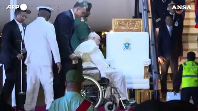 Papa Francesco sbarca a Port Moresby, in Papua Nuova Guinea