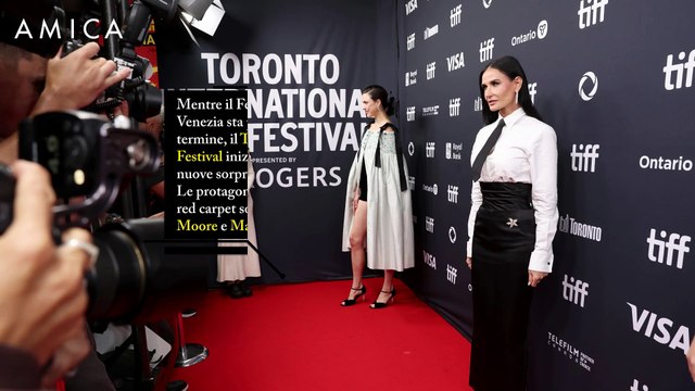 Demi Moore e Margaret Qualley gemelle diverse alla premiere di Substance