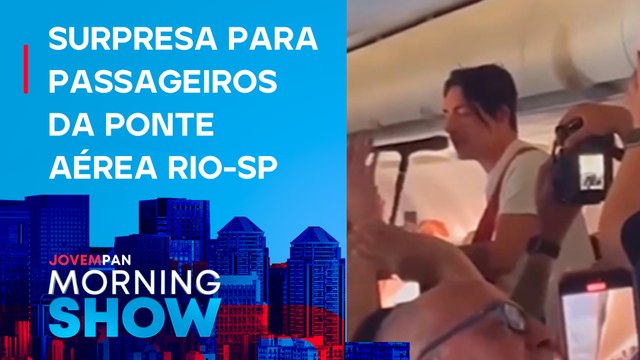 Di Ferrero, vocalista da banda NX Zero, faz POCKET SHOW em AVIÃO