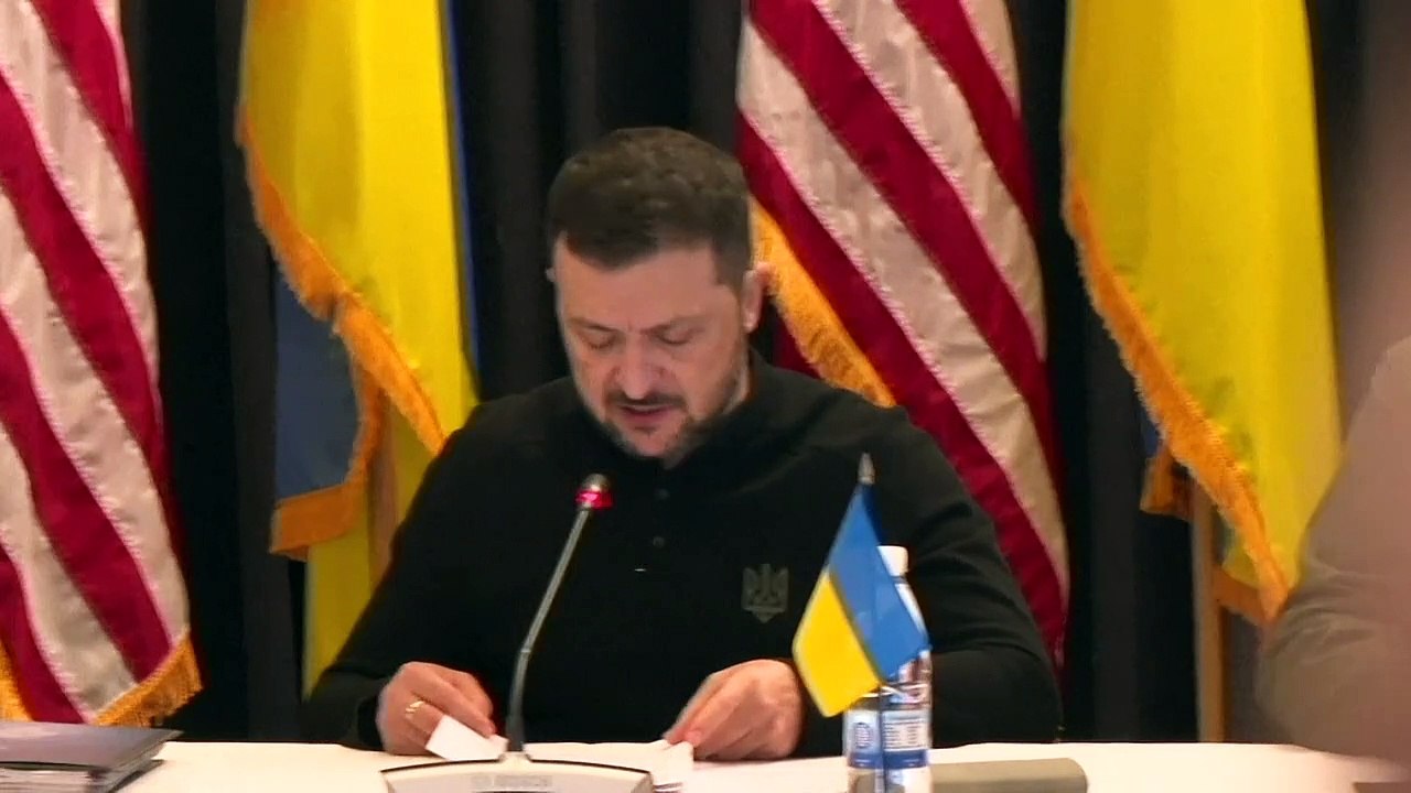 Zelensky pede 'mais armas' aos aliados para frear a Rússia na Ucrânia