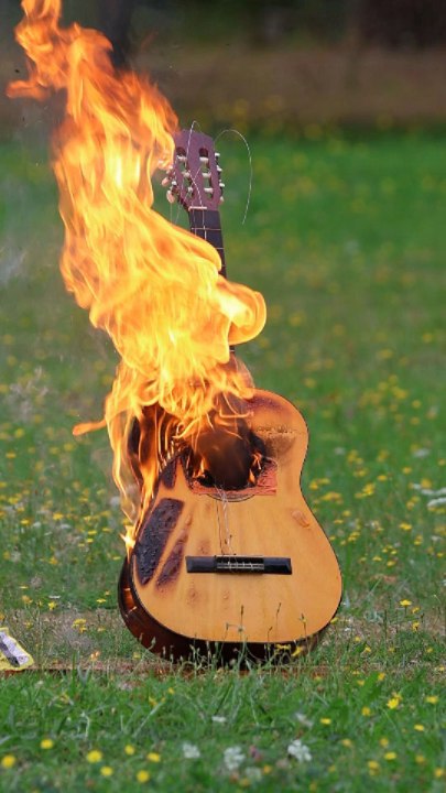 Faire exploser une guitare : partie 2