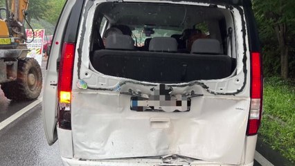 태백에서 승용차가 요양원 승합차 추돌...8명 경상 / YTN