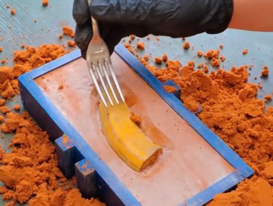 Go bananas with this extraordinary fruit shaped hammer!