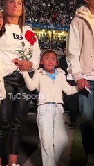 El llanto desconsolado de la hija de Ángel Di María en el homenaje al ídolo