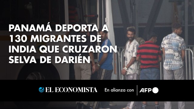 Panamá deporta a 130 migrantes de India que cruzaron selva de Darién