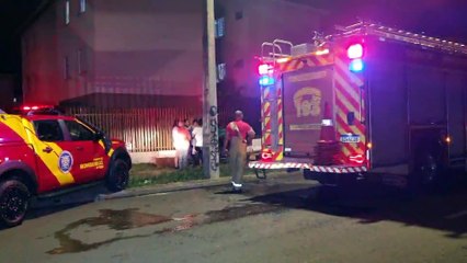 Moradores contêm fuga de suposto autor de incêndio em prédio no Riviera