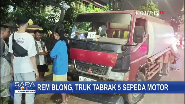 Hindari Kecelakaan Akibat Rem Blong, Truk Tabrak 5 Sepeda Motor yang Terparkir