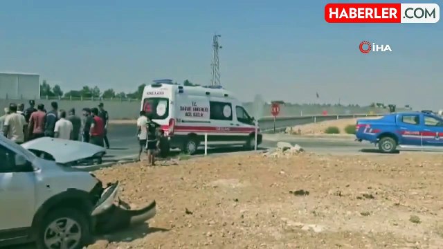 Hafif ticari araç ile otomobil kavşakta çarpıştı: 2 yaralı