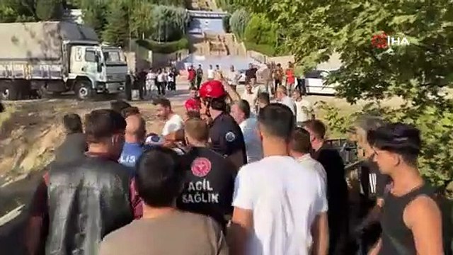 Bursa'da minibüsün dereye uçma anı anbean kaydedildi!