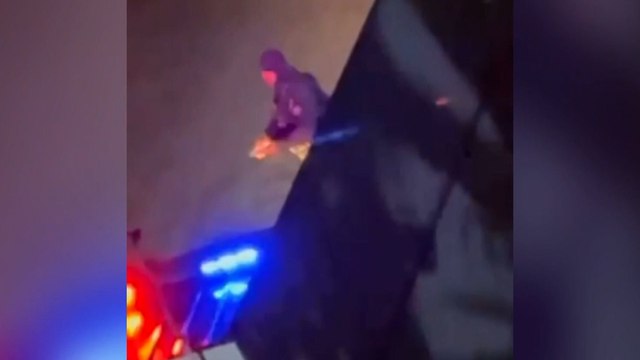 Opositores venezolanos denuncian que policías y encapuchados armados asedian la Embajada de Argentina en Caracas