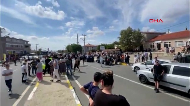 Otomobilin çarptığı yaya öldü, sürücü kaçtı; mahalleli yolu kapattı