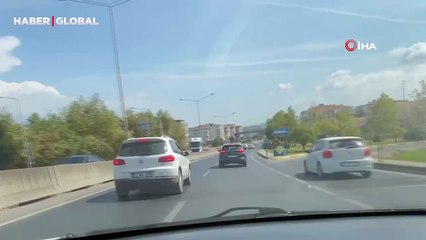 Anne pes dedirtti! Kucağındaki çocuğuna cip sürdürdü, görenler şaştı