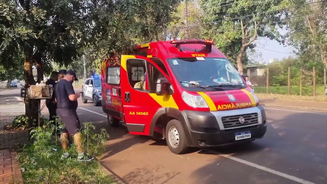 Mulher fica ferida ao cair de bicicleta na Rua Flamboyant
