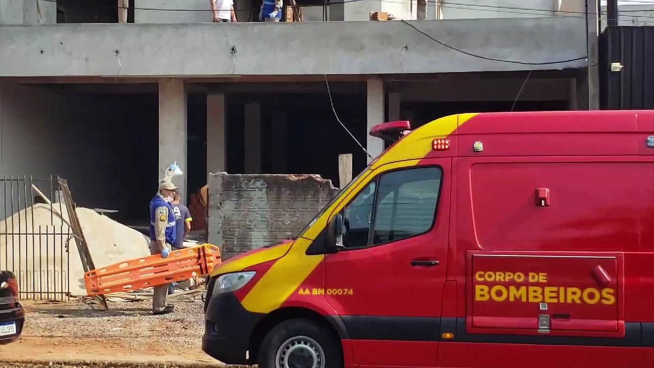 Bombeiros realizam resgate em altura de trabalhador ferido na rua Antonina