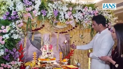 Sonu Sood and his entire family performed puja and aarti of Bappa