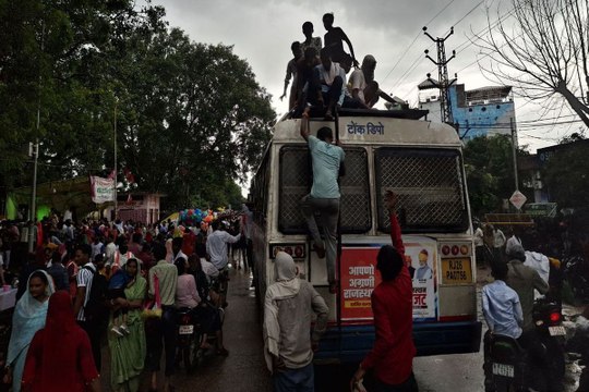 sawaimadhopur news बसों की छतो पर सफर, लापरवाह रहे जिम्मेदार