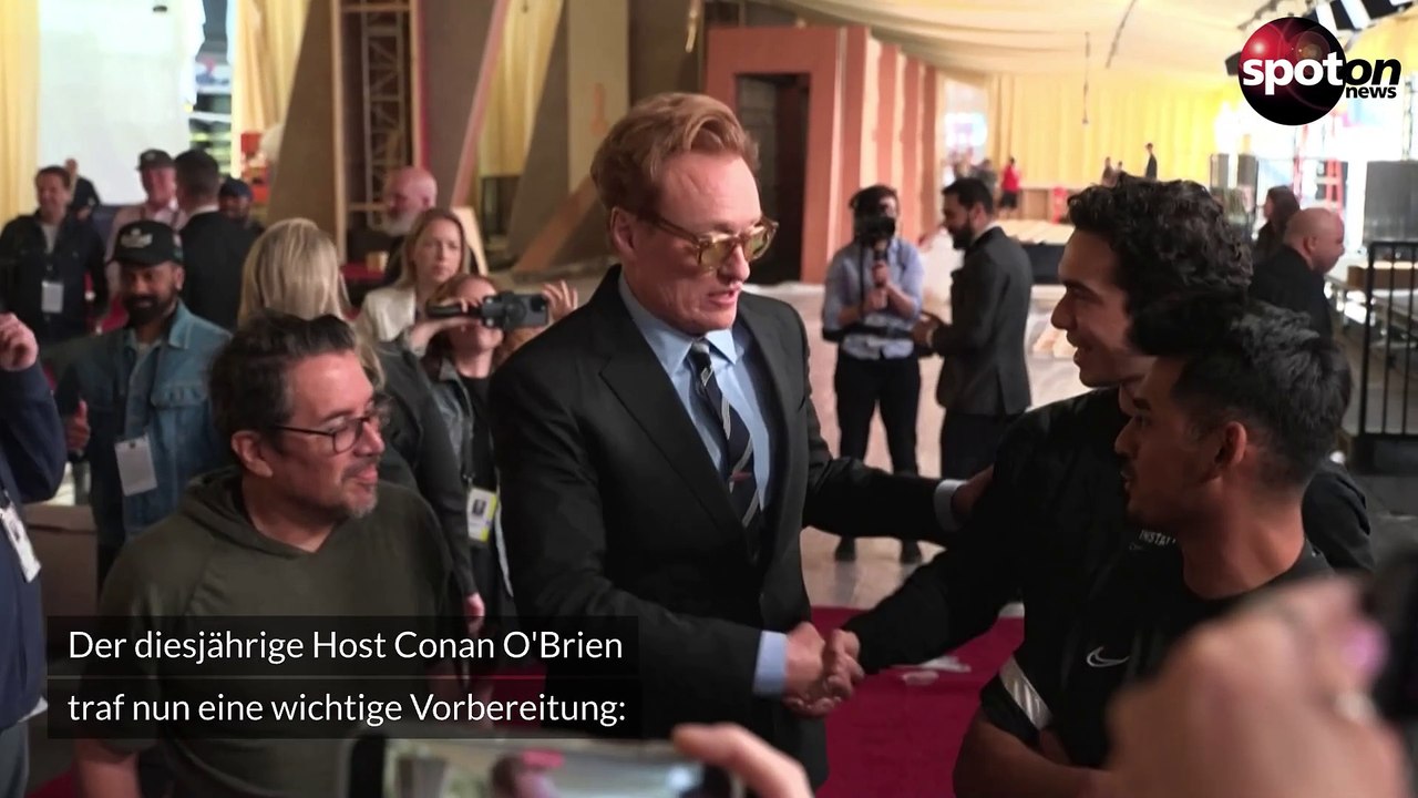 Hinter den Kulissen: Conan O'Brien rollt den roten Teppich aus