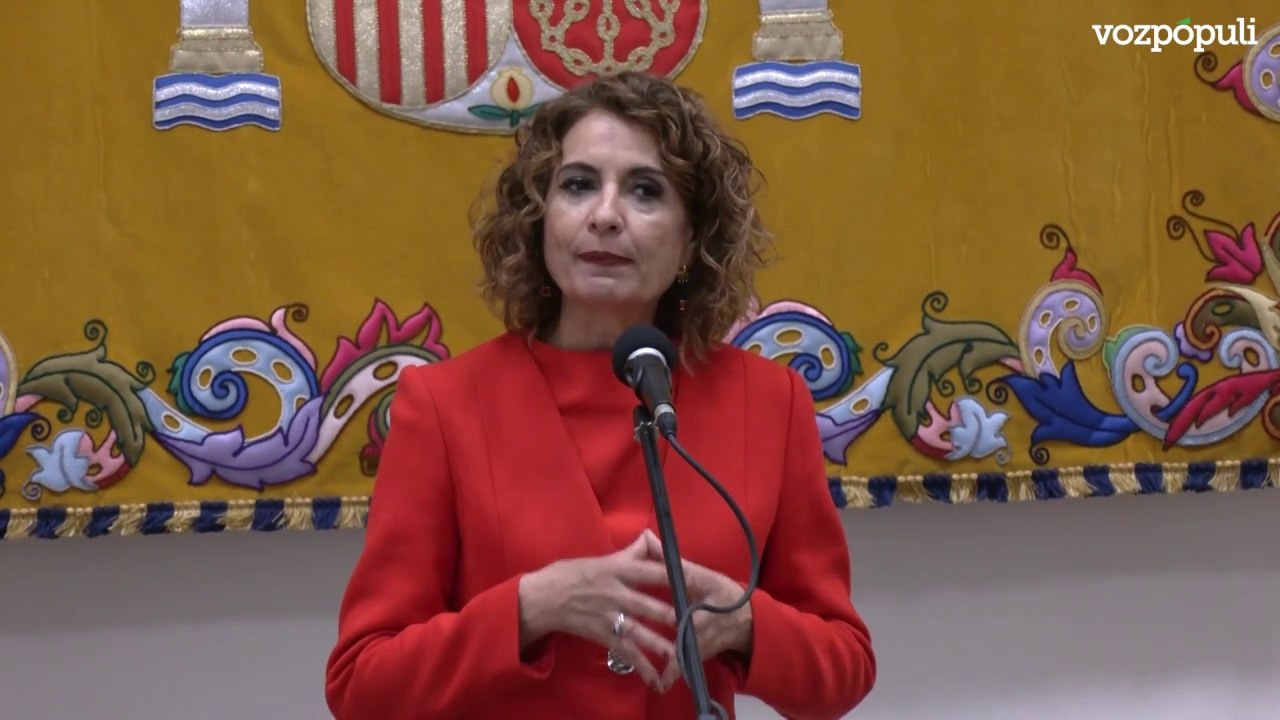 La vicepresidenta primera del Gobierno y ministra de Hacienda, María Jesús Montero, ha defendido este jueves que el debate sobre la propuesta de condonación de deuda que ha trasladado a las comunidades autónomas "no puede sustituir" al de la reforma del m