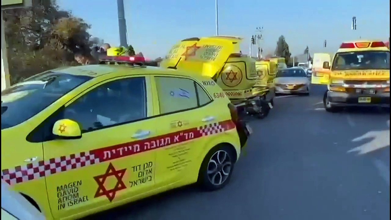 Israel: Palästinensischer Autofahrer rast in Menschengruppe
