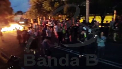 Moradores fecham importante rua em protesto contra alagamentos no Alto Boqueirão; vídeo