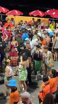 BNews Folia: Nanda Costa e Lan Lanh aproveitam Carnaval de Salvador ao som de Margareth Menezes