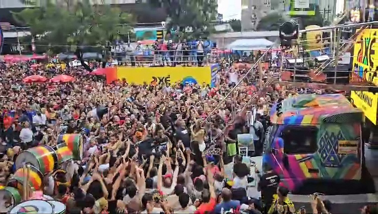 Em parceria com Carlinhos Brown, Claudia Leitte abre Carnaval de Salvador