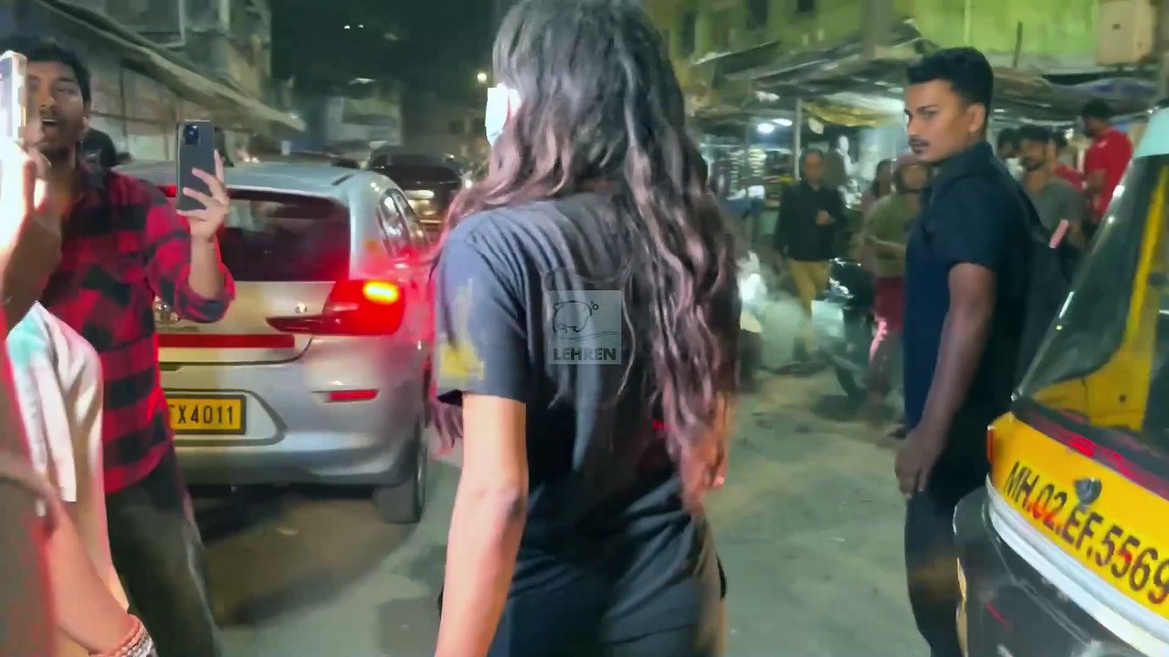 Sunny Sanskari Ki Tulsi Kumari Stars Varun Dhawan & Janhvi Kapoor Snapped At The Versova Jetty