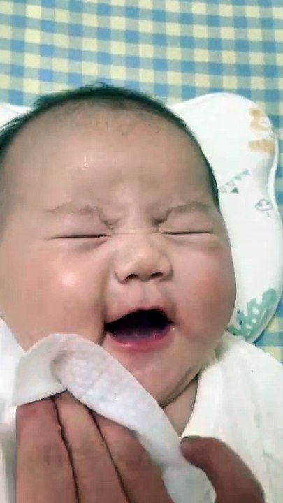 These cute babies are here.  Just wipe your face and look at her expression  #embedangyeu #hoibimsua  #mango