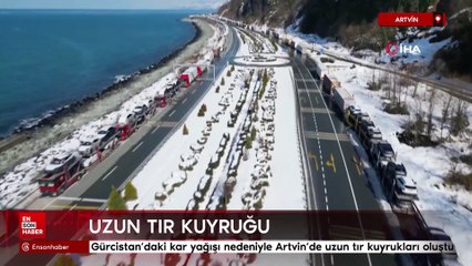 Gürcistan'daki yoğun kar yağışı nedeniyle Artvin'de uzun tır kuyrukları oluştu